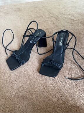 L'INTERVALLE Black Lace-Up Square-Toe Block Heel Sandals